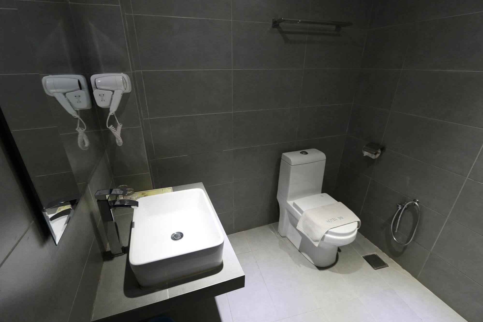 Hotel 99 Pusat Bandar Puchong Exterior foto